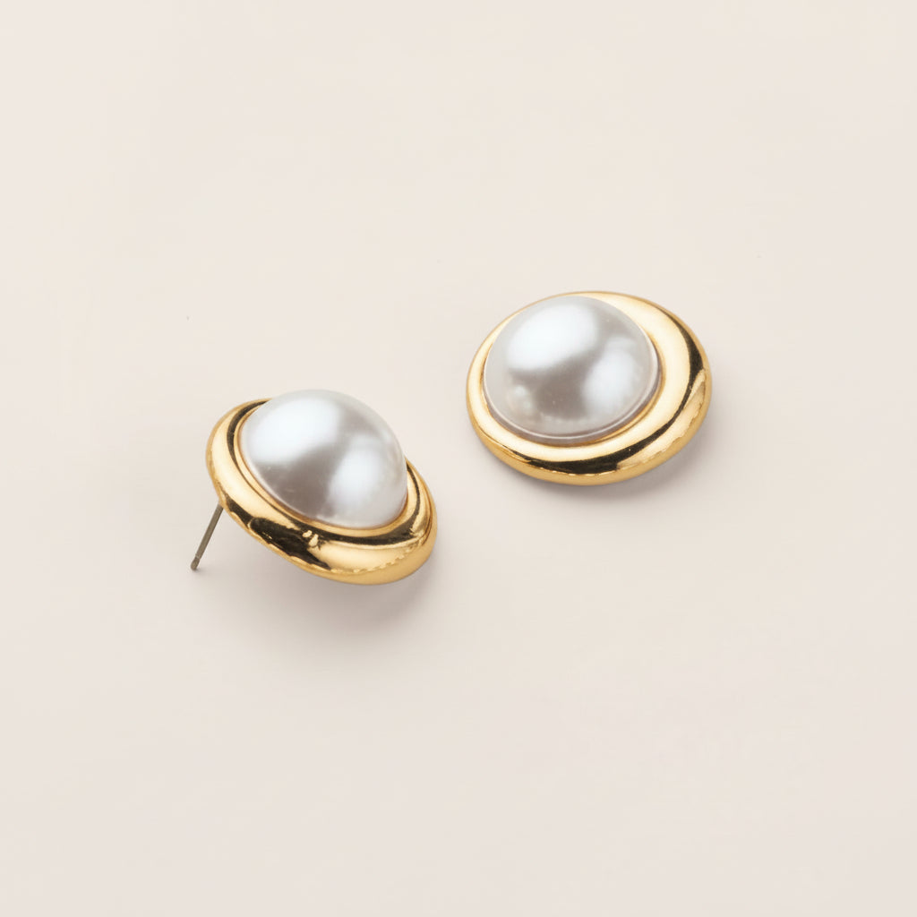 Boldly Yours Pearly Necklace and Earring Set